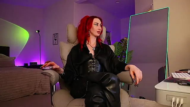 Lady_RedAlexa_RA webcam