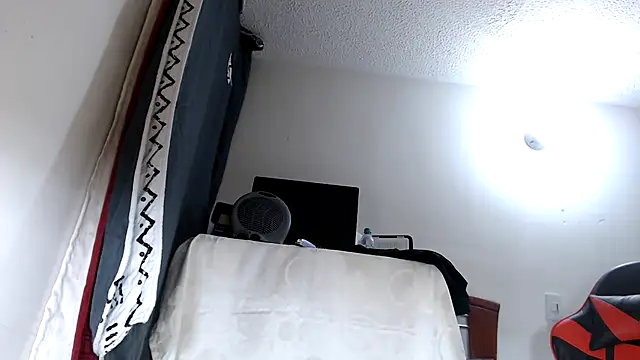 EmmyHornyDirty webcam