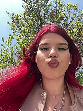 Webcam Model (RiriRoseey)  is live.Free join now!