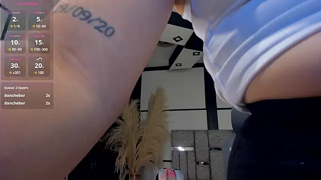 samaraanders_ (F young) - 💜Play with boobs