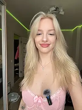 AleksaBlonde webcam