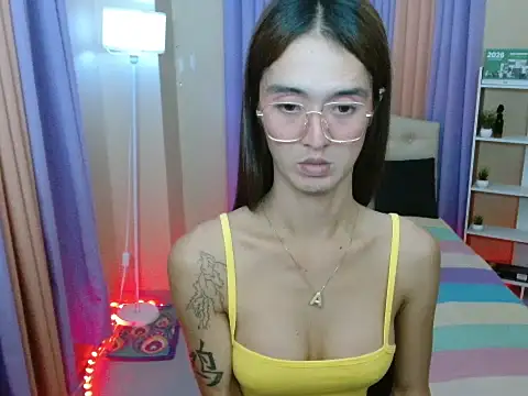 XxTsUncutAskaxX webcam