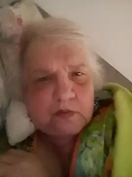 Webcam Model (HapinessLovee) is live