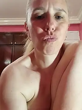 Adinashow12 webcam