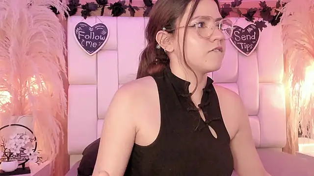 Daphne_And_Roger live sex cam