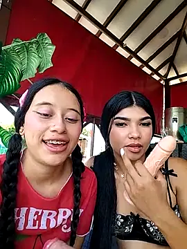  l0lita_emi chat room