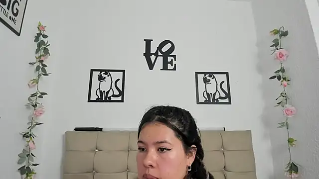 LinaBrowm webcam