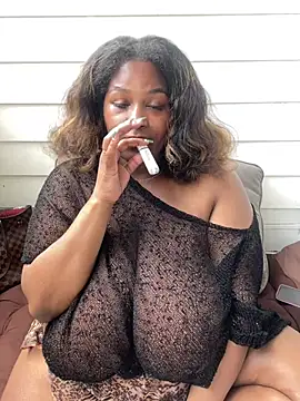 Webcam Model (xoxoSELENAxoxo) is live