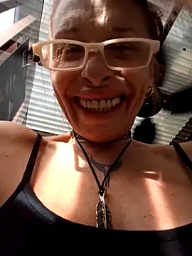 Webcam Model (FrozenWaffle)  is live.Free join now!