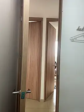 pretty_isadora (F young) - Silencio, personas cerca #pussy #public