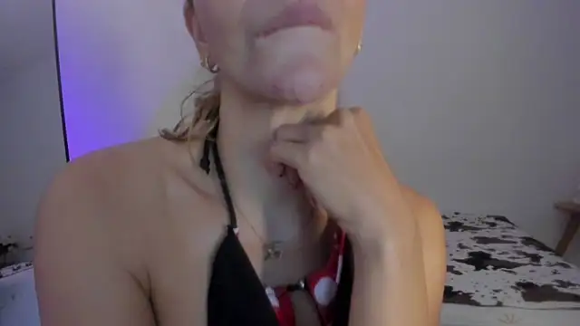 avacollinss (F milf) - spak ass x4