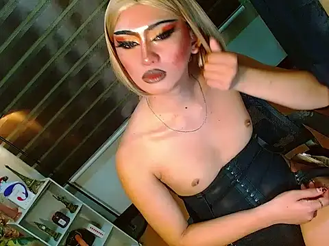 HOLLYWOOD_QUEEN_88 webcam