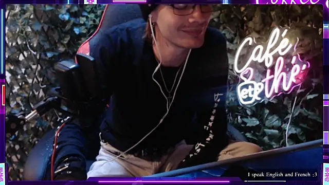 SkinnyAlex1312 webcam