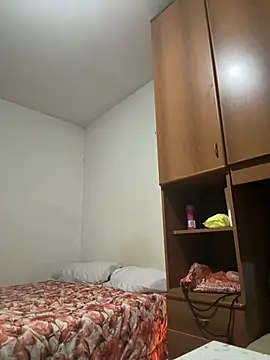 lucy_and_mike7 webcam