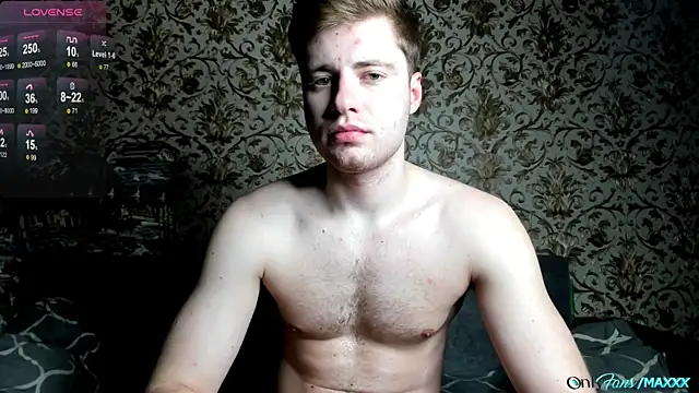 Maxhornyblondieman webcam