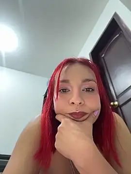 Amelie-RedHoney webcam