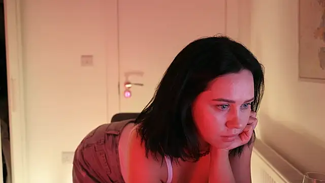 Live webcam thumbnail of mira_mmira from . Watch my show!