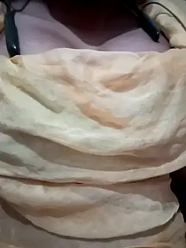 kaviyaponnu0987 live sex cam