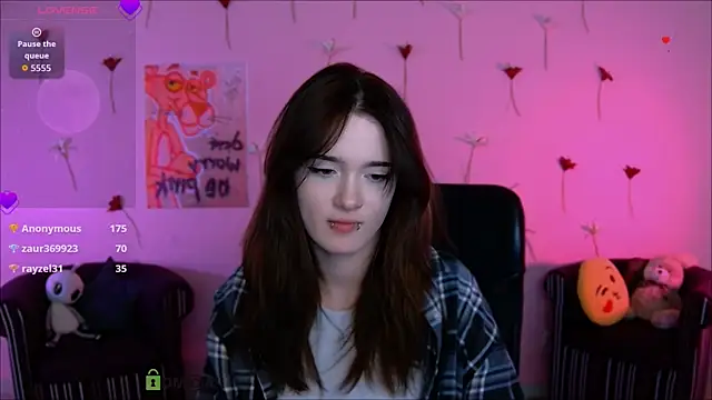 liana_kisses (F teen) - show tits