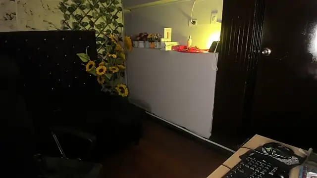 Yaluz_Naugthy webcam