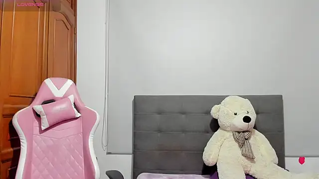 andrea-queen - Andrea-Queen's free webcam - UK Sex Cams