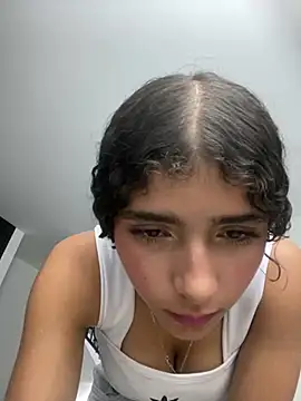 Webcam Model (Linda-323)  is live.Free join now!