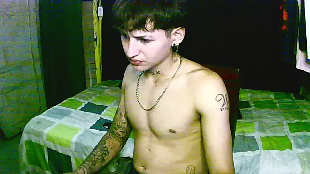 Ebebyjuan's Colombian male cam and chat room