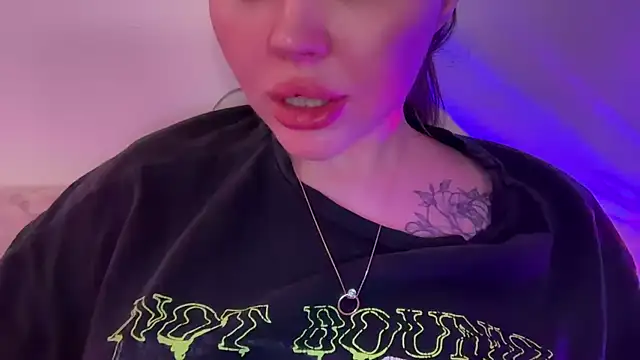 AlmaryKim's Stripchat show and profile