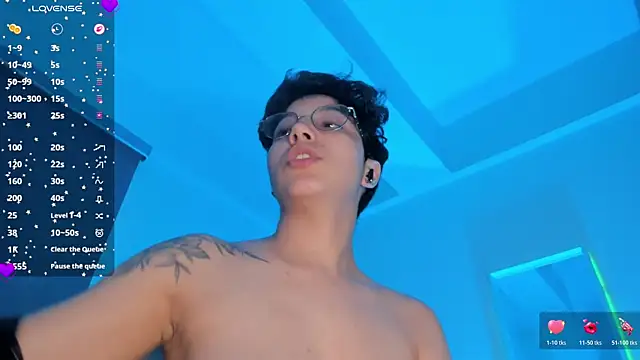 laura-hills18 webcam