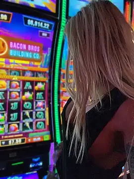  blondiluvsanal chat room