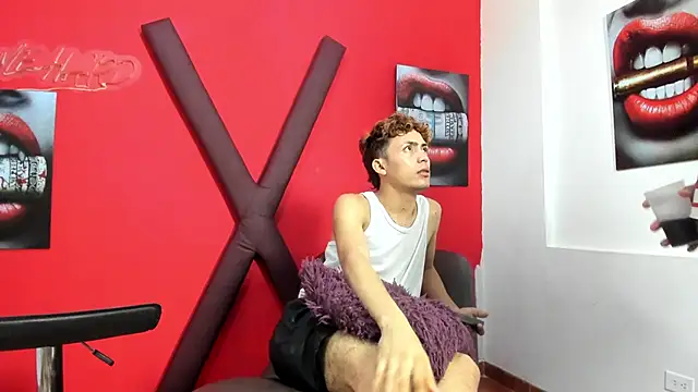 VERY_HOT_GUYS webcam