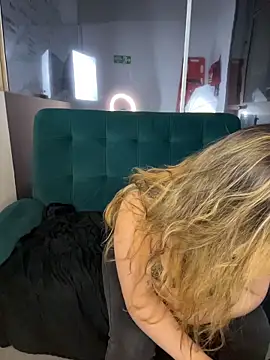 Antonella_Julieta webcam