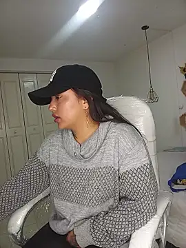 wet_naughty_girl webcam