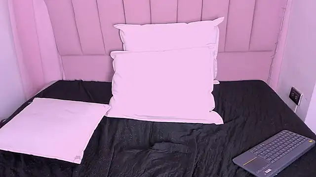 KataleyaVelvet webcam