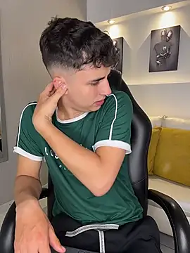 AdrianRinaldi live sex cam