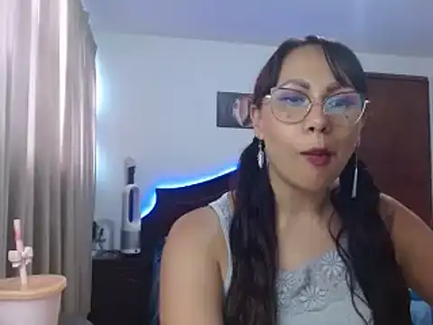 alolovely_ (F milf) - take off jeans and show ass