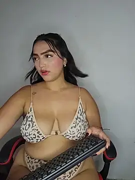 Webcam Model (Mia_em)  is live.Free join now!