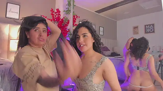 kiara_kismet_ (F young) - oil in boobs and play with her pussy 🥵