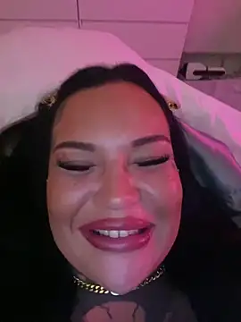 _MelinaCurves_ webcam