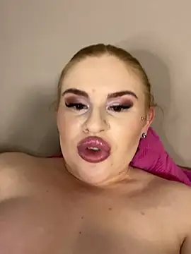 RedFoxQueen live sex cam