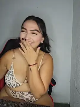 Webcam Model (Mia_em)  is live.Free join now!