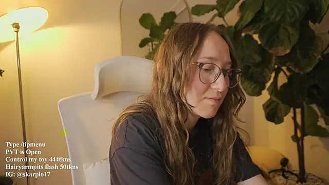 Scarlett_NoirMuse webcam