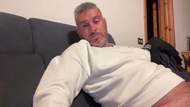 marcovik1 (Ask my age) - cum show