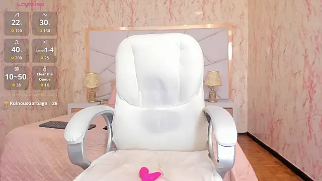 Emily_Whinfre webcam