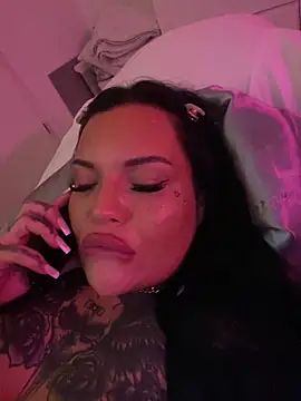 _MelinaCurves_ webcam