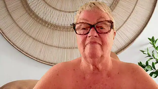 Mystery-Grandmother webcam