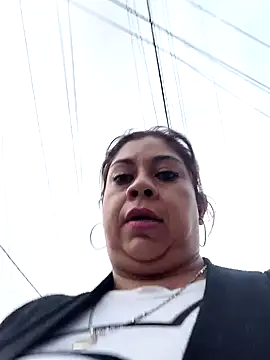 laura-hernandez (F milf) - Shaking breasts in public