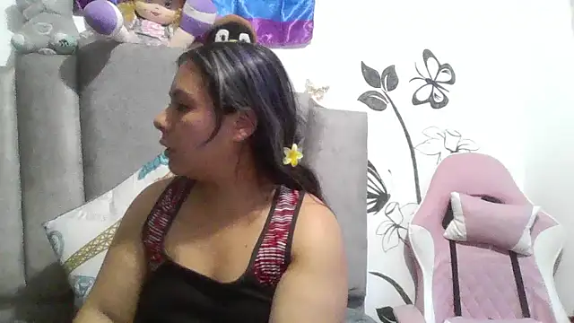 Charis_21 webcam