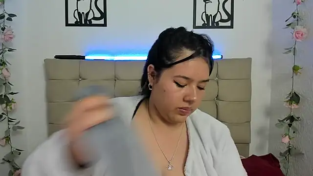 linabrowm - LinaBrowm's free webcam - UK Sex Cams