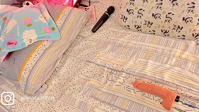 princessluna_19 - Princessluna_19's free webcam - UK Sex Cams